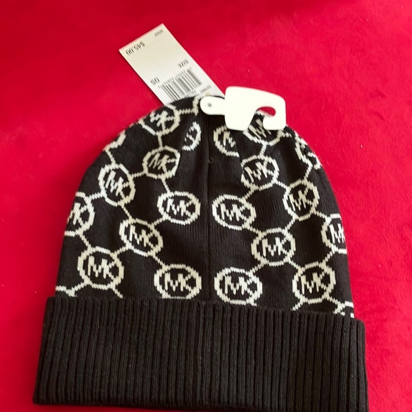 Michael Kors beanie - Picture 2 of 4
